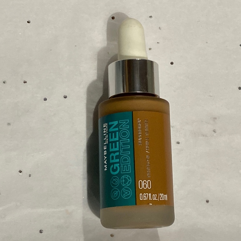 Maybelline New York Green Edition Superdrop Tinted Oil Foundation Shade 060 new